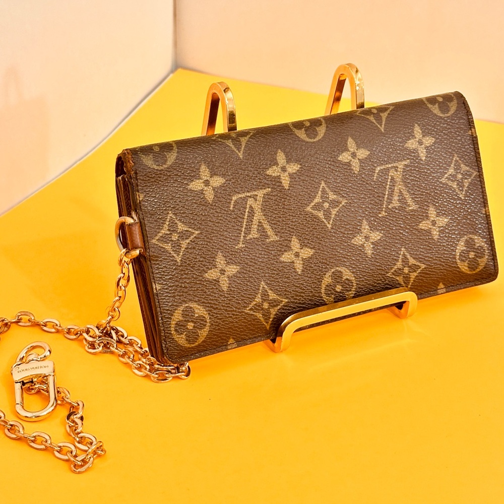 Louis Vuitton Brown Monogram Clutch wallet with chain - Picture 12 of 15